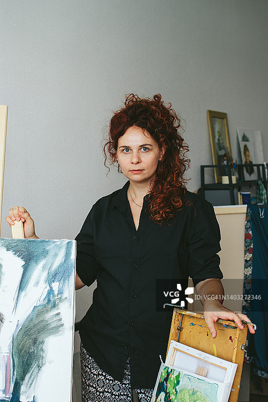 年轻女艺术家图片素材