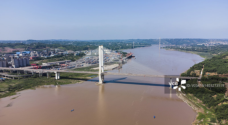 四川长江上游港口和桥梁的航拍照片图片素材