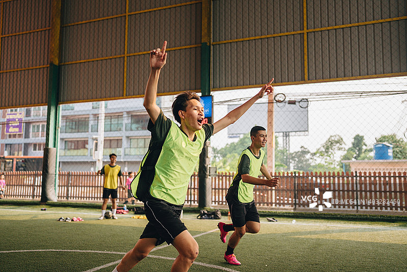 亚洲足球运动员训练图片素材