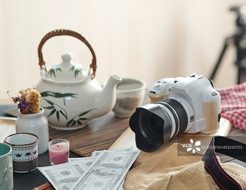 用于支付食物摄影的100美元纸币图片素材