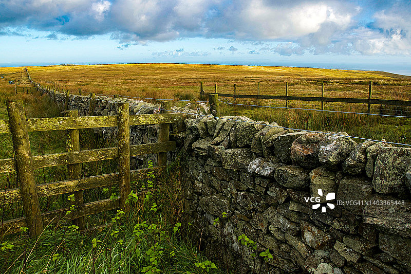 马恩岛上的古老石墙和大门图片素材