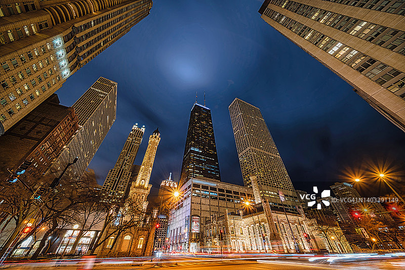 芝加哥壮丽大道北密歇根大街的夜景图片素材