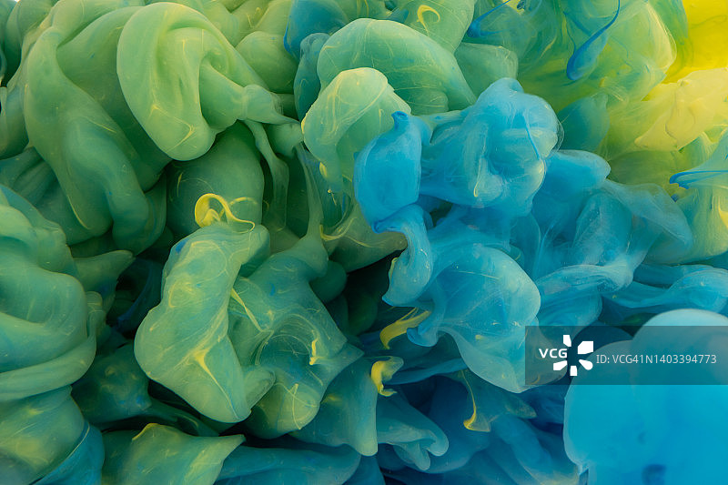 水中的彩色墨滴：水下墨水漩涡与抽象烟雾爆炸背景图片素材