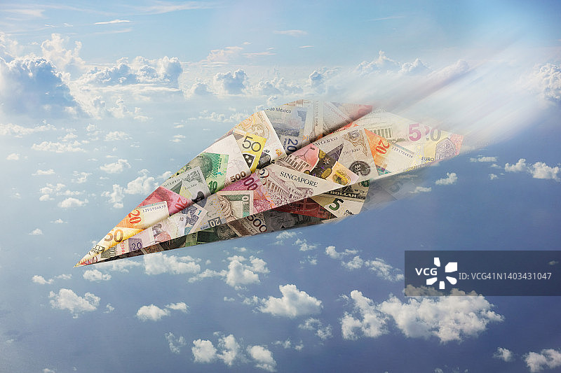用货币制作的纸飞机图片素材