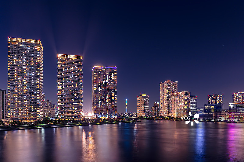 东京中央区滨水区夜景鸟瞰图片素材