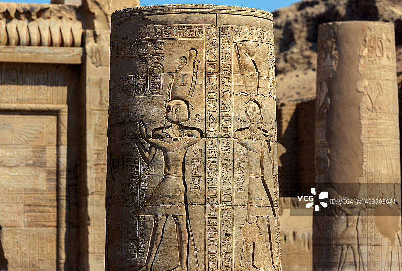 古埃及神庙中的柱子图片素材
