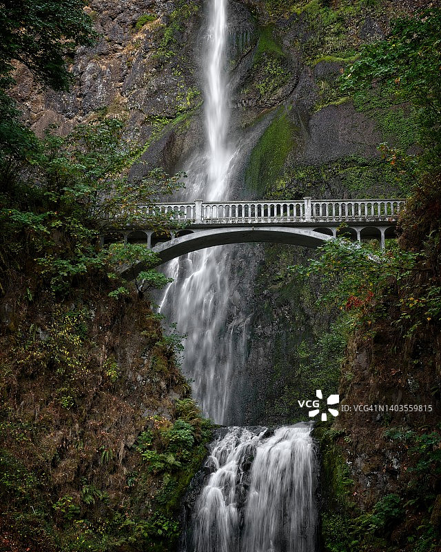 坚实瀑布图片素材