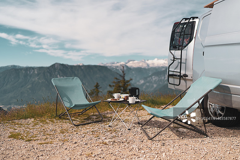 山间露营早餐（无人）图片素材