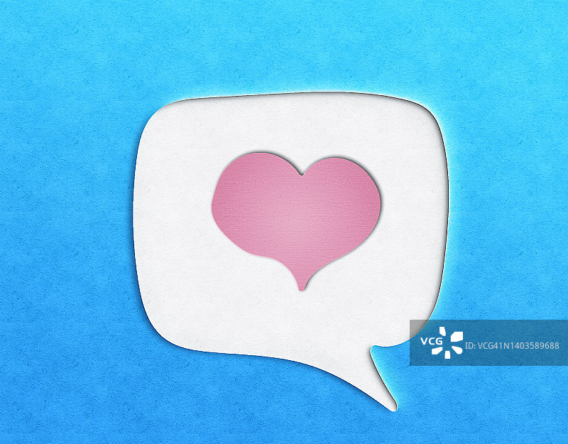 带有蓝色纸质粉色爱心的语音气泡图片素材