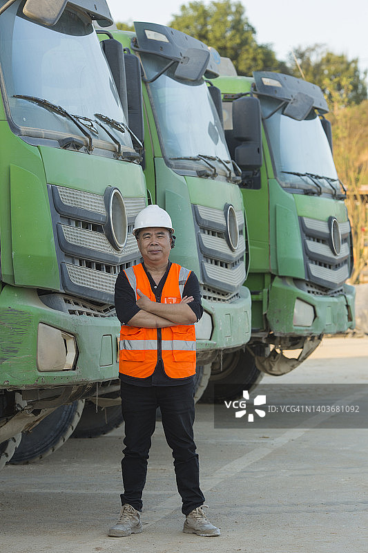 亚洲男人卡车司机图片素材