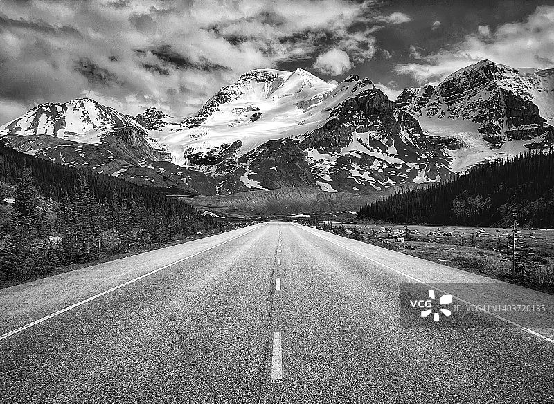 加拿大落基山脉冰原大道风光图片素材