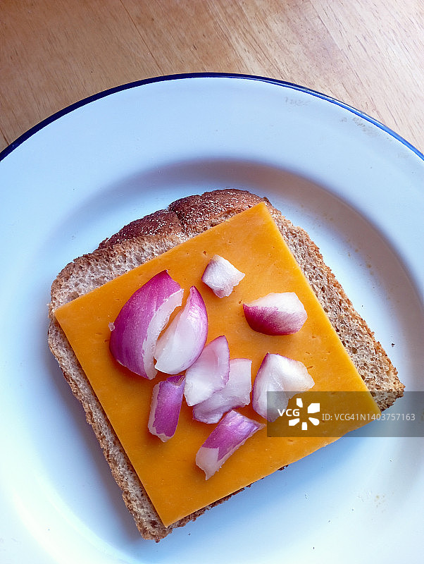 爱尔兰切达奶酪洋葱开放式三明治小吃图片素材