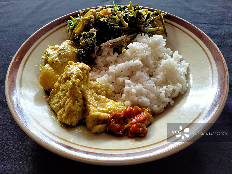 乌拉普饭和咖喱鸡肉图片素材