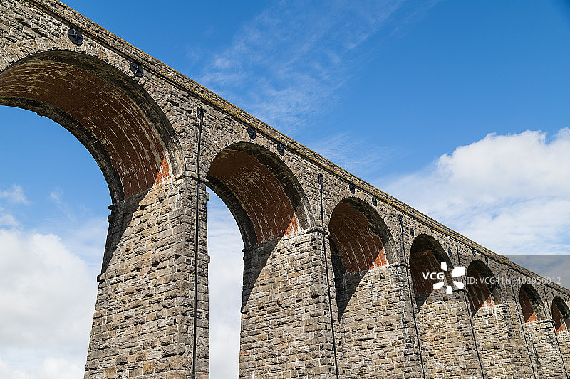 蓝天下的里布尔黑德高架桥图片素材