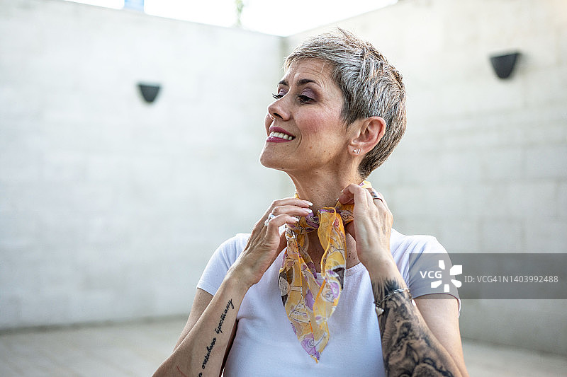 美丽的成熟女人肖像图片素材