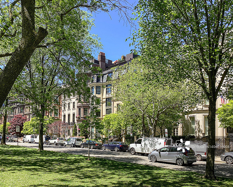 美国波士顿联邦大街的维多利亚时期褐砂石联排别墅图片素材
