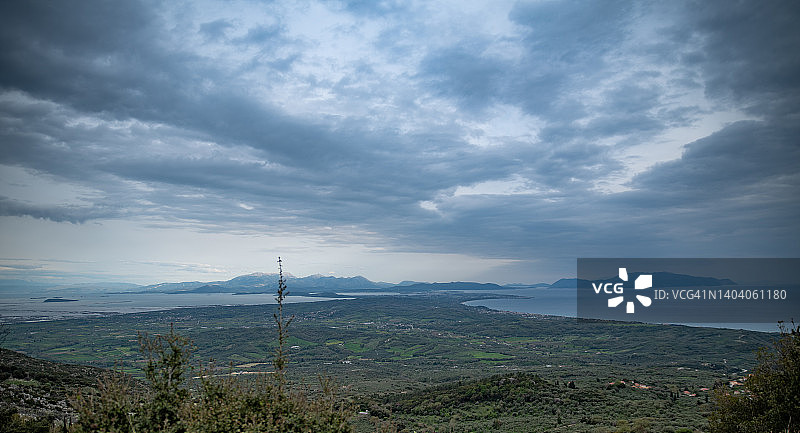 希腊莱夫卡达岛附近的普雷韦扎地区全景图片素材