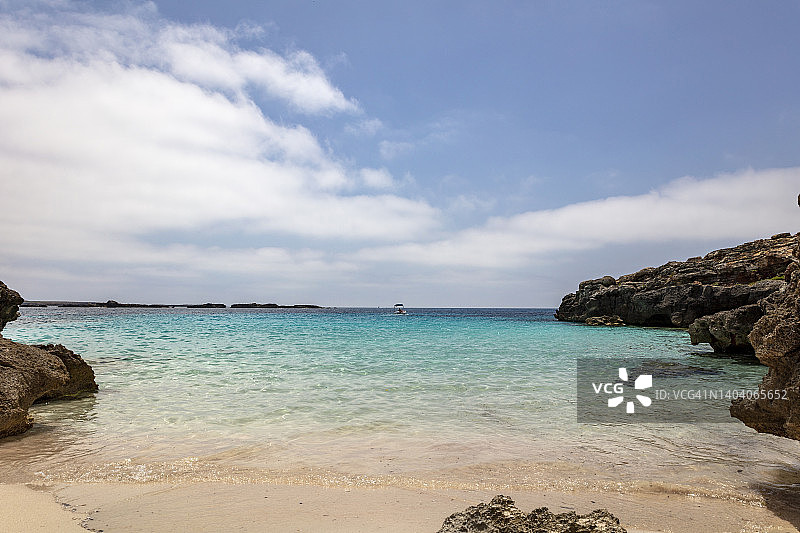 西班牙巴利阿里群岛梅诺卡岛白色海湾海滩图片素材