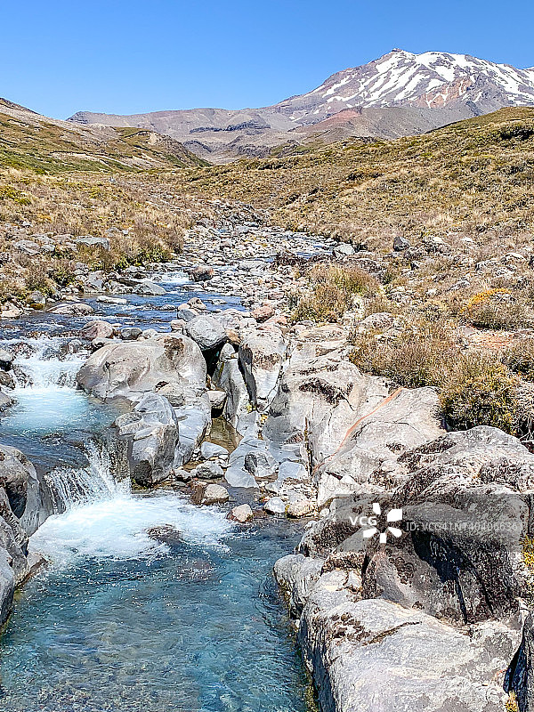 汤加里罗国家公园怀通加瀑布山路风光，马纳瓦图-旺加努伊，新西兰图片素材