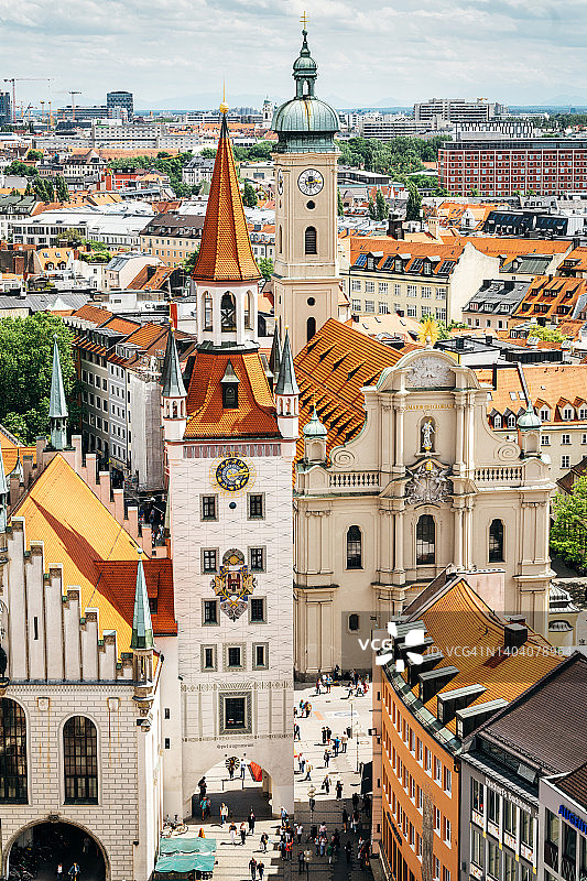 慕尼黑城市风光：玛利亚广场上的老市政厅图片素材