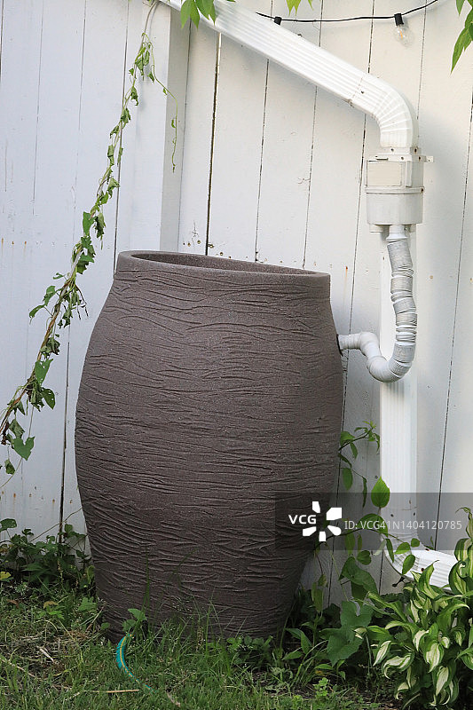 用于节水的雨水桶图片素材