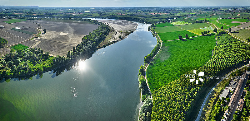 意大利伦巴第帕丹平原的波河图片素材