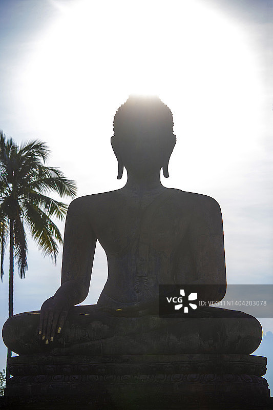 素可泰历史公园的逆光佛像（泰国）图片素材