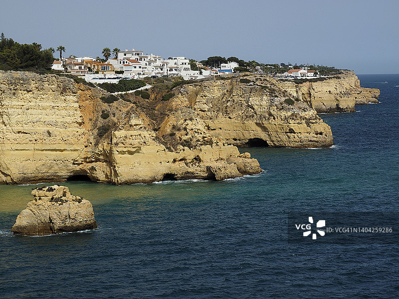 葡萄牙阿尔加维卡武埃鲁城堡海滩岩石海岸线图片素材