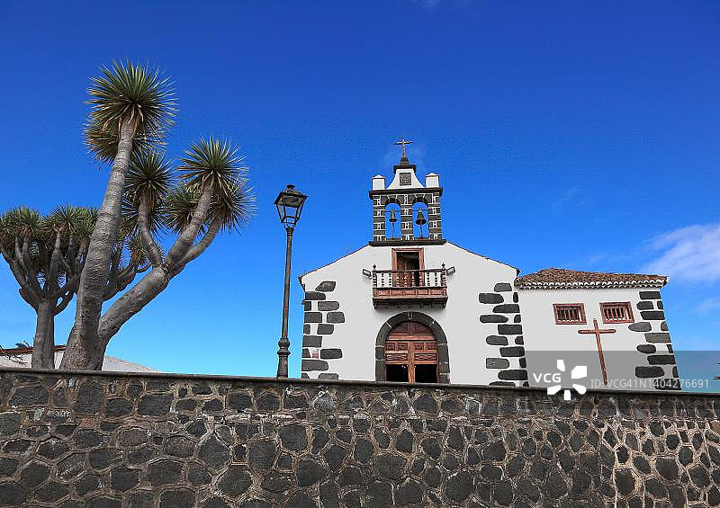 圣克鲁斯-德拉帕尔马市，光荣园观景台的教堂，西班牙加那利群岛拉帕尔马岛图片素材