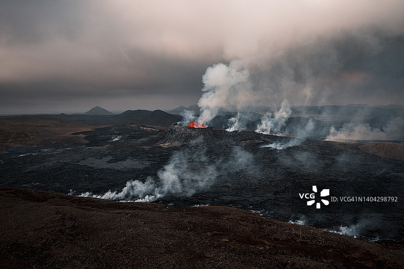 冰岛法格拉达尔斯火山喷发的壮观景象图片素材
