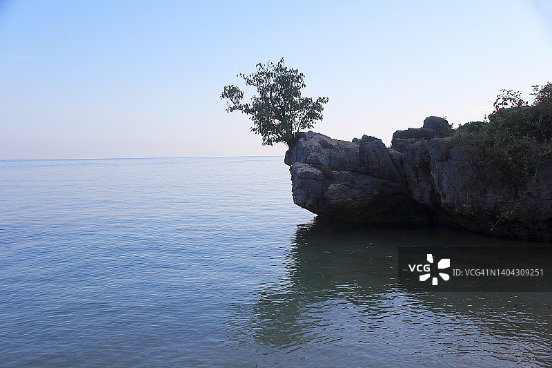 弗洛勒斯岛拉布安巴焦海景图片素材