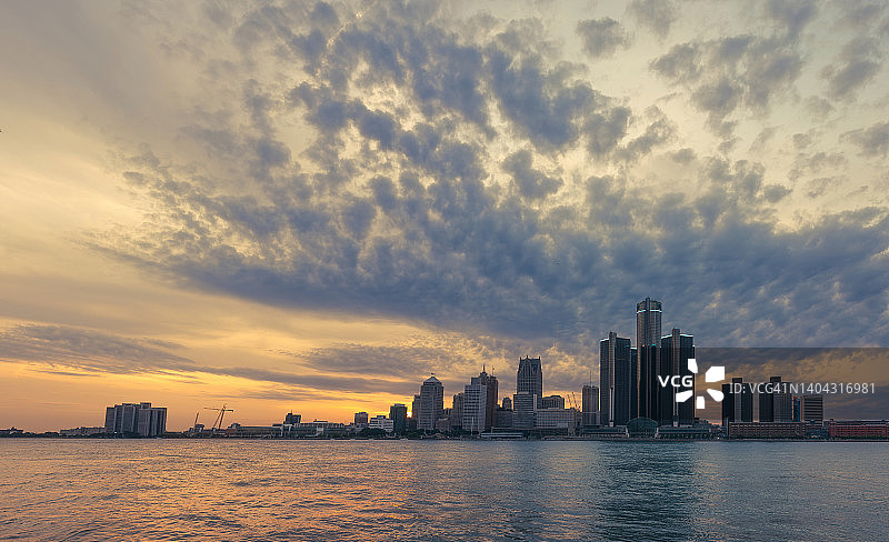 底特律，密歇根州 - 黄昏天际线图片素材