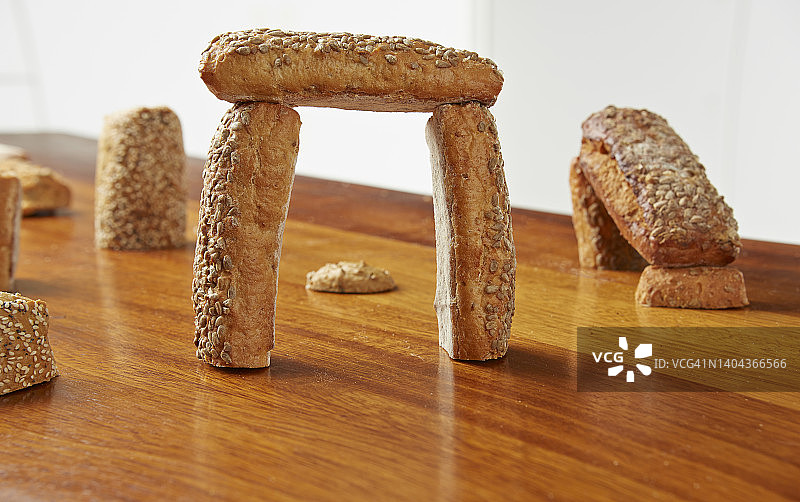 创意石阵造型健康酵母面包图片素材