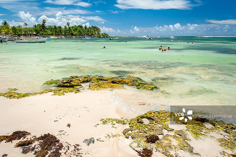墨西哥湾加勒比海岸阿库玛尔天堂海滩，白色沙滩和蔚蓝的清水，玛雅里维埃拉图片素材