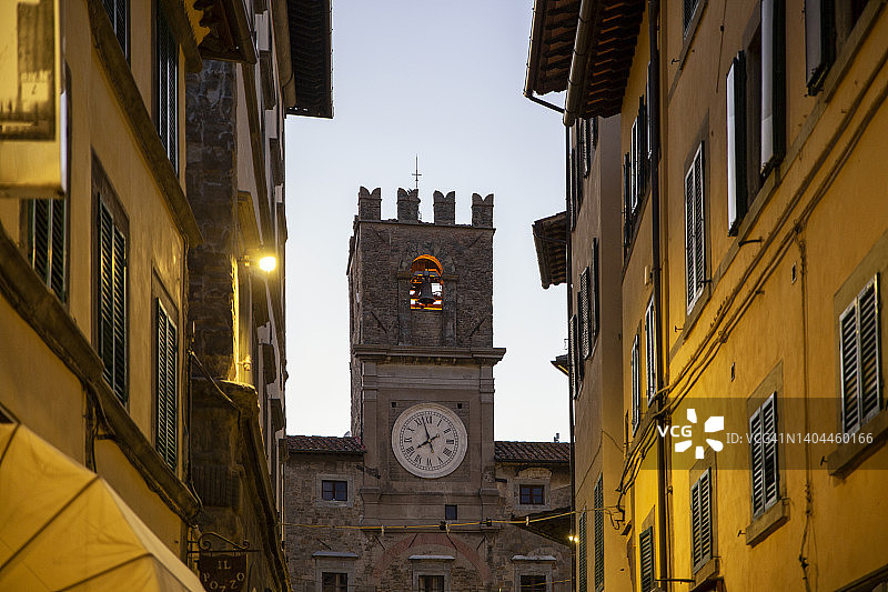 意大利阿雷佐省科尔托纳：中世纪市政厅塔楼图片素材