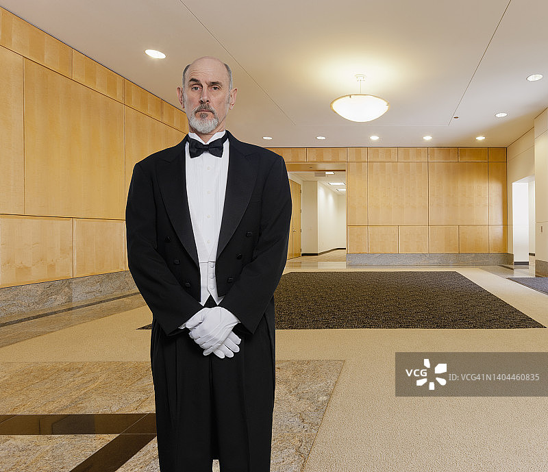 准备就绪的管家图片素材