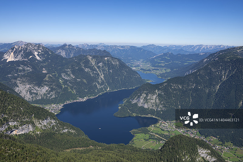 从克里彭施泰因山欣赏奥地利上奥地利州哈尔施塔特湖的迷人景色图片素材