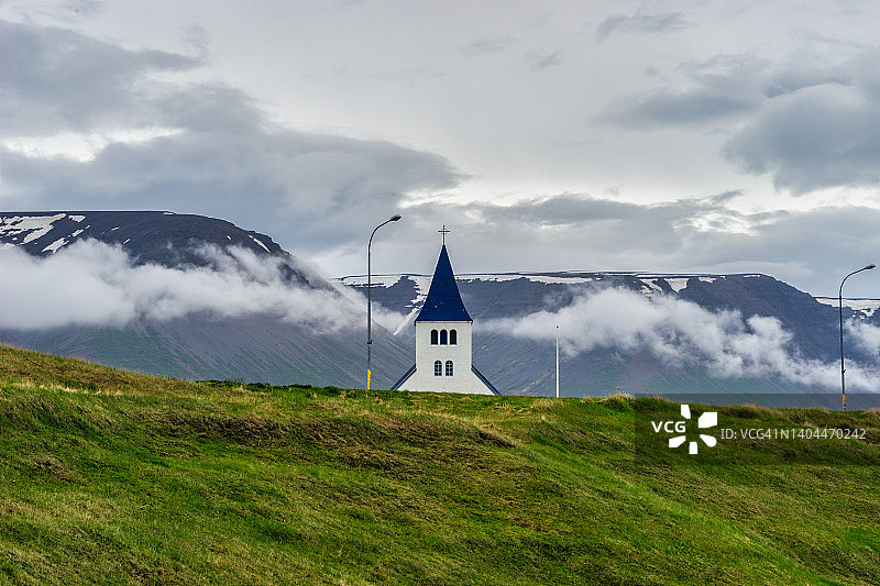 冰岛北部霍夫索斯小镇的霍夫索斯教堂图片素材