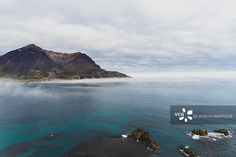 从博卡格尔济到埃伊尔斯塔dir的道路（94号）在某些路段不好行驶，但风景优美。图片素材