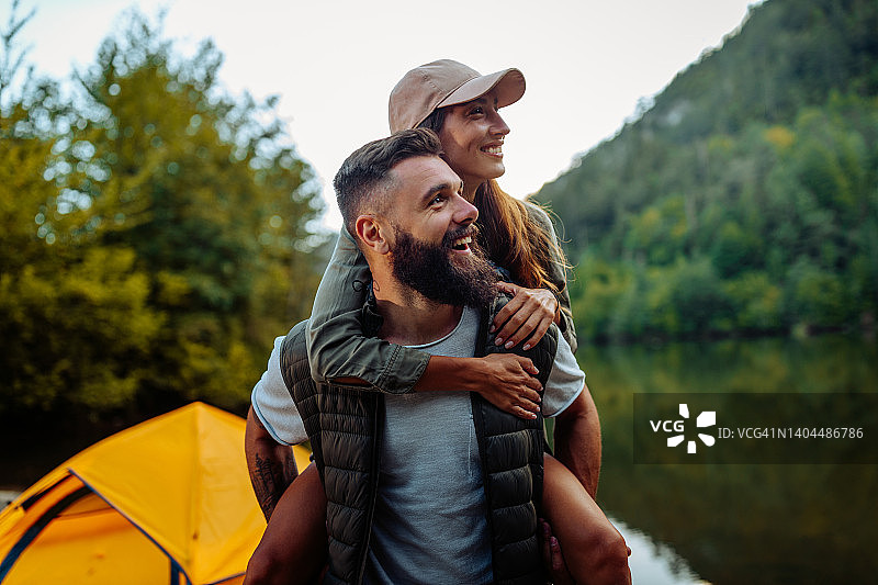 热恋中的年轻人图片素材