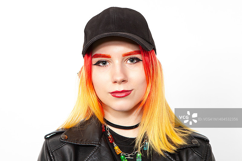 染发的18岁女性肖像照图片素材