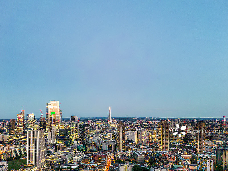 无人机视角下的伦敦天际线图片素材