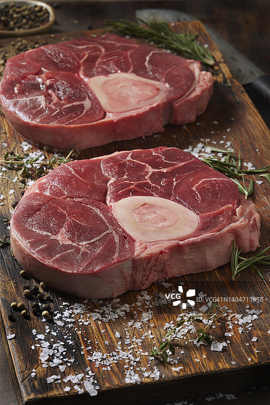 调味生牛胫骨图片素材