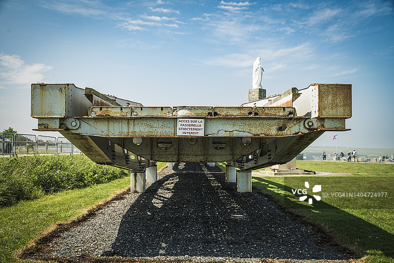 法国诺曼底阿罗芒什上方人工港局部图片素材