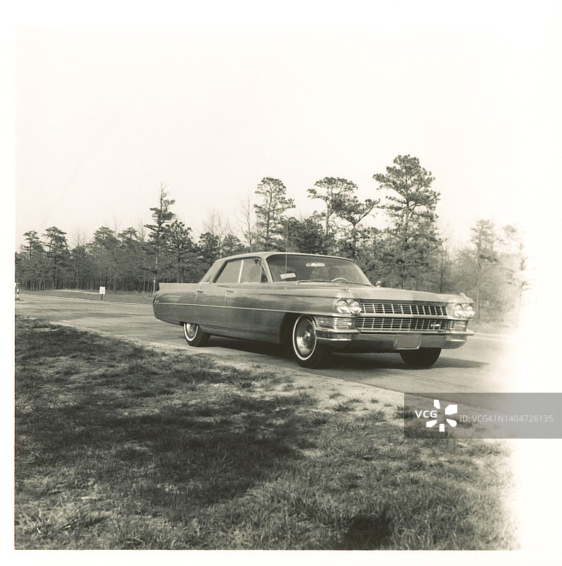 老式汽车公路旅行旧照（20世纪60年代）图片素材