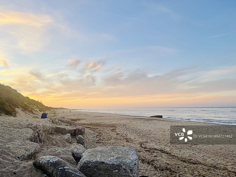 英国亨斯比海滩日落图片素材
