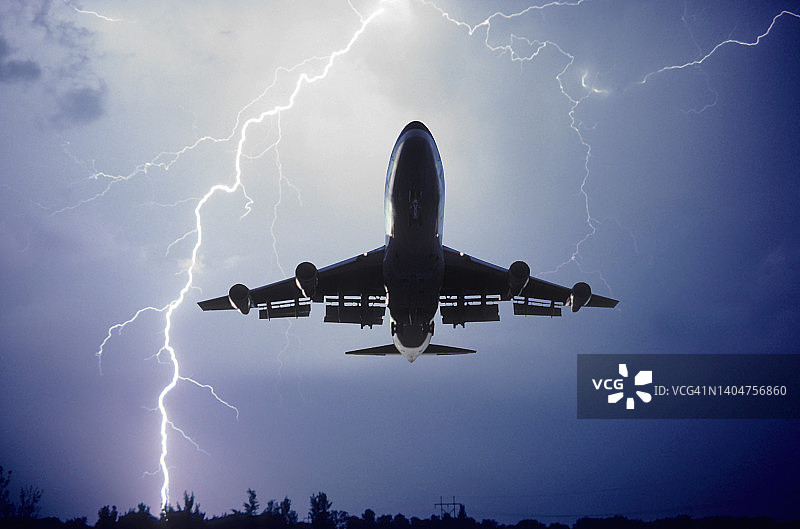 波音747-200降落图片素材