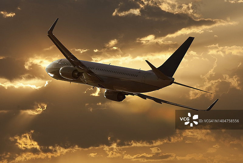 波音737-400起飞图片素材