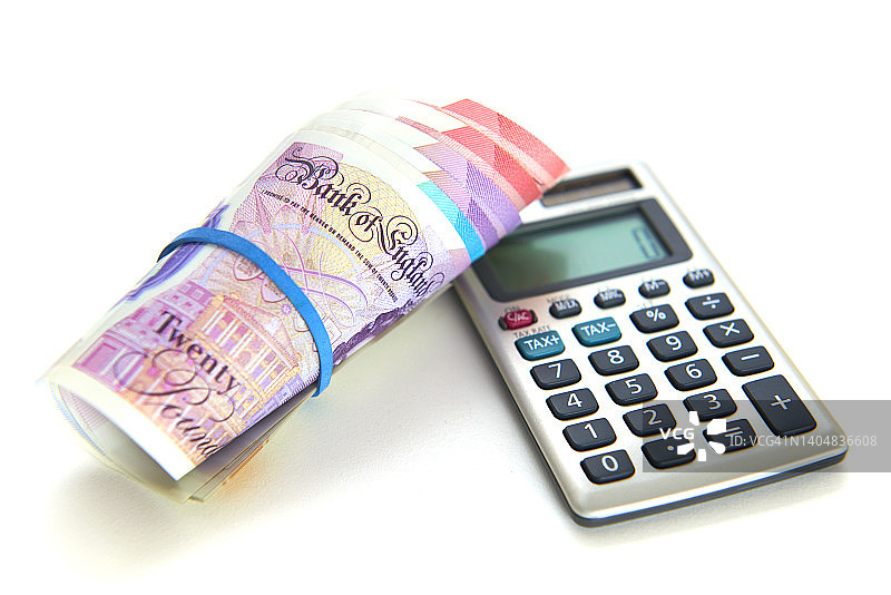 英镑纸币卷与计算器图片素材