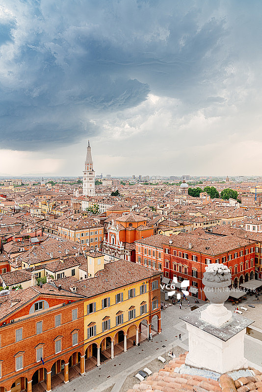 摩德纳城市景观和吉兰迪纳塔图片素材